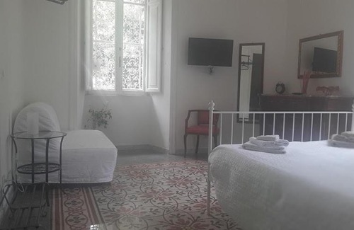 Monti Cama Y Desayuno | B&B Domus Aurea