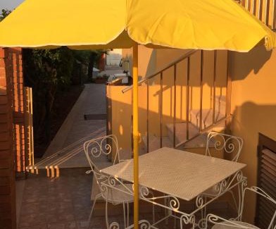 Caucana-finaiti-casuzze-finaiti Nord Cama Y Desayuno | B&B Fiori Gialli Caucana