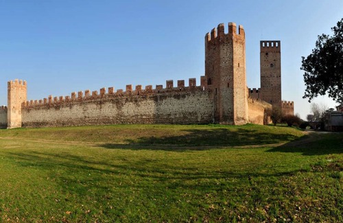 Montagnana Apartamento | APARTAMENTO CON VISTA AL JARDÍN B & B - Amplio y elegante en dos niveles