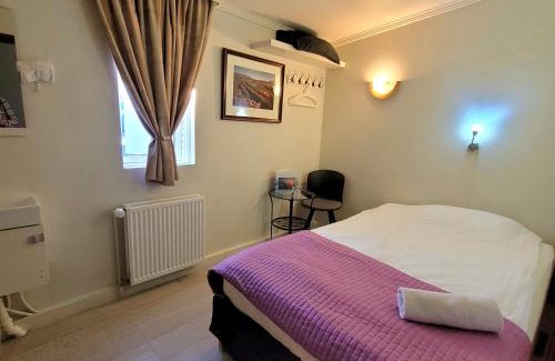 Innri-Njarthvik Cama Y Desayuno | B&B Guesthouse - Bed and Breakfast Keflavik Centre