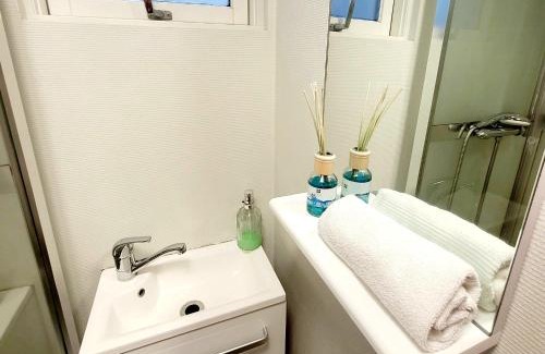 Innri-Njarthvik Cama Y Desayuno | B&B Guesthouse - Bed and Breakfast Keflavik Centre