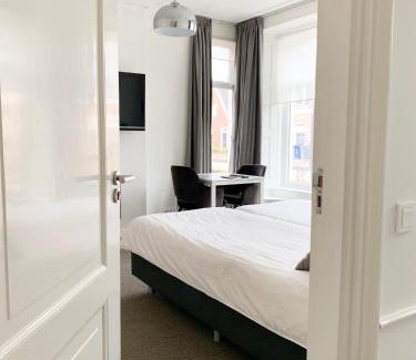 Kollum Cama Y Desayuno | b&b het Herenhuys aan de historische gracht van Kollum