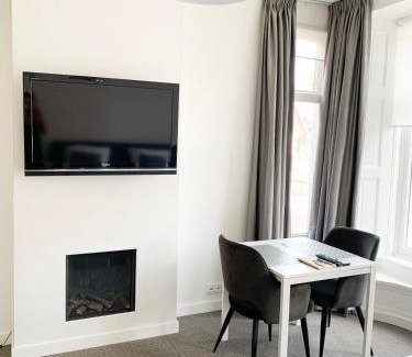 Kollum Cama Y Desayuno | b&b het Herenhuys aan de historische gracht van Kollum