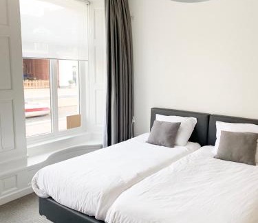 Kollum Cama Y Desayuno | b&b het Herenhuys aan de historische gracht van Kollum