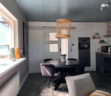 Municipality of Emmen Cama Y Desayuno | B&B Het Kleine Huisje met Hottub