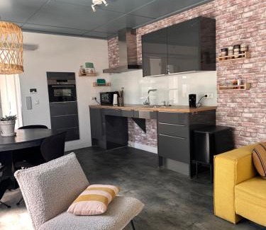 Municipality of Emmen Cama Y Desayuno | B&B Het Kleine Huisje met Hottub