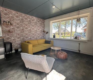 Municipality of Emmen Cama Y Desayuno | B&B Het Kleine Huisje met Hottub