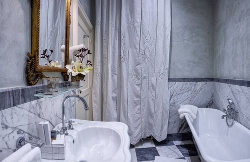 Carrara Casa | B&B La bottega d'Arte