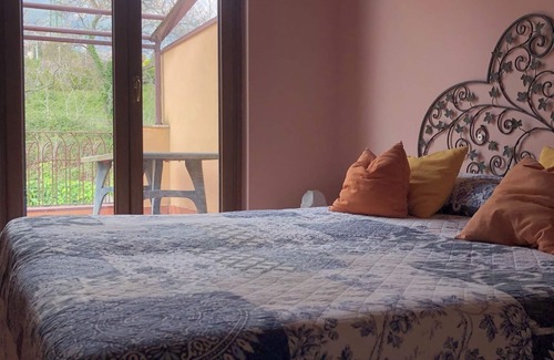Ogliara Cama Y Desayuno | B&B La Rosa: cozy attic room with terraces and spacious living room