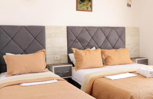 Gjerana Cama Y Desayuno | B&B Lovac Hasa 2