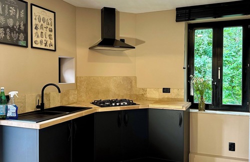 Beauraing Cama Y Desayuno | B&B met wandelroutes vanaf de deur. Comfortabele kamers, serene omgeving.