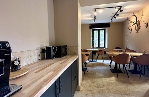 Beauraing Cama Y Desayuno | B&B met wandelroutes vanaf de deur. Comfortabele kamers, serene omgeving.