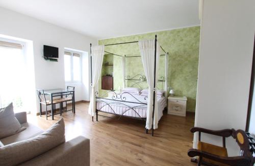 Lezzeno Cama Y Desayuno | B&B Nest on the Lake