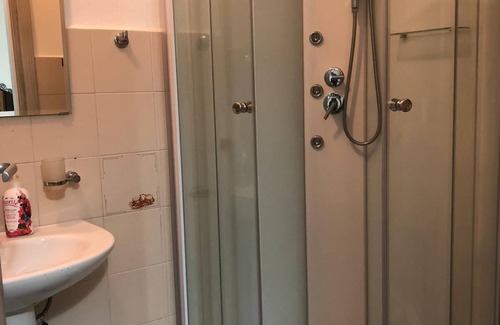 Rho Cama Y Desayuno | B b Oasis Passion Fiera - Triple Room With Wifi and Ac, External Bathroom