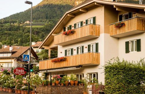 Montagna Cama Y Desayuno | B&B Pizzeria Zur Traube