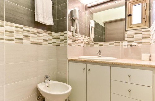 Rione XVIII Castro Pretorio Casa | B&B Rome Termini House