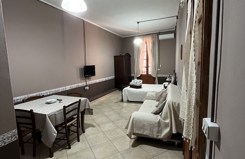 Iglesias Historic Centre Apartamento | B & b Su Maimoni (sala icnusa) Iglesias