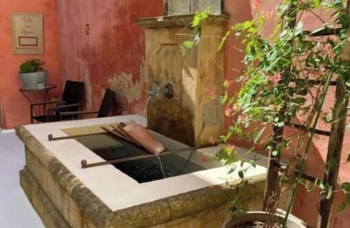 La Roque-d'Antheron Apartamento | B&B Villa des Muses in the heart of a village in Provence