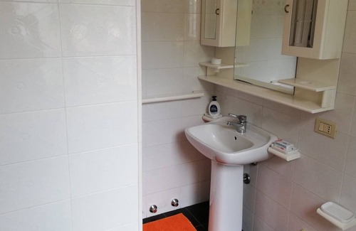 Bovara Cama Y Desayuno | B&B con habitación doble y baño en Campello sul Clitunno.