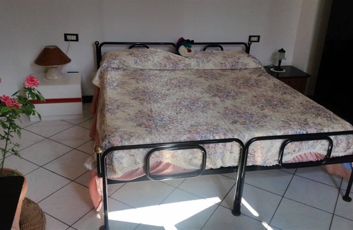 Bovara Cama Y Desayuno | B&B con habitación doble y baño en Campello sul Clitunno.