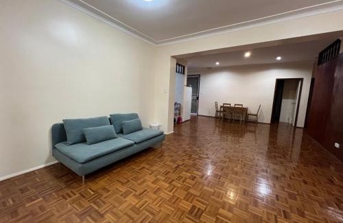 Eastwood Casa | B Banana Room
