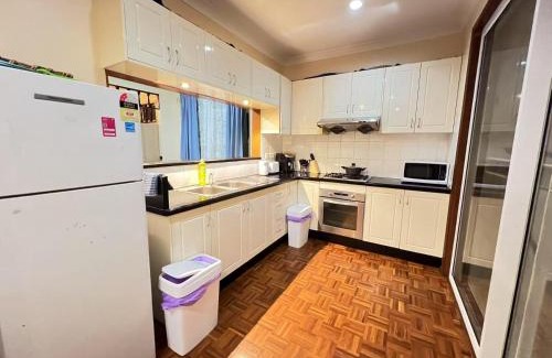 Eastwood Casa | B Banana Room