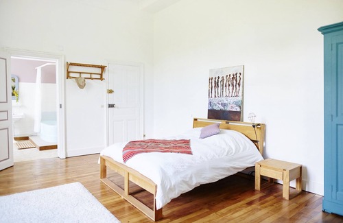 Brissac Loire Aubance Hotel | B & Brissac, mansión en finca arbolada