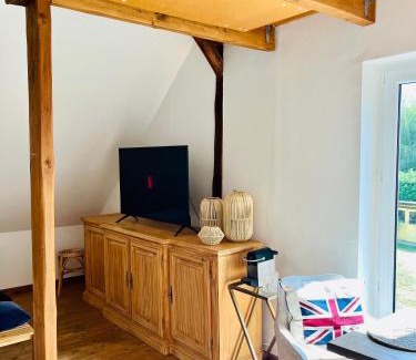 Huenxe Apartamento | b e d & a g e d e s i g n -large- wunderschönes Zimmer mit Bad - Rechnungserstellung für Geschäftsreisende & Firmen