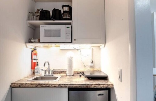Hendricks and Venice Isles Apartamento | B efficiency Off Las Olas on the water free kayaks
