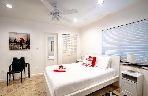 Hendricks and Venice Isles Apartamento | B efficiency Off Las Olas on water free kayaks