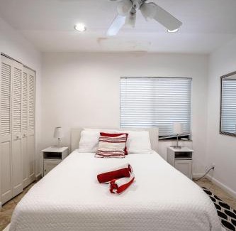 Hendricks and Venice Isles Apartamento | B efficiency Off Las Olas on water free kayaks