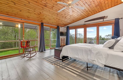 Loudon Otro | B - Farm Suite on a Cattle Farm