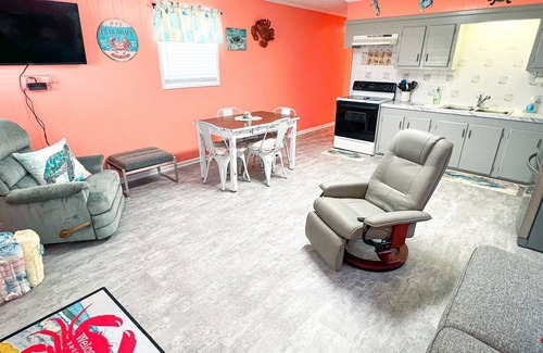 Grand Isle Casa | B & G Crab Shack Perfect a Small Group