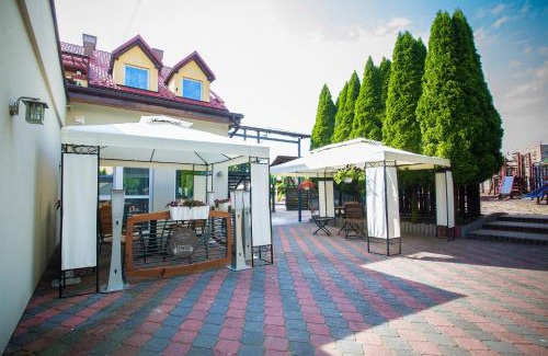 Brzezinka Casa | B&M Guesthouse