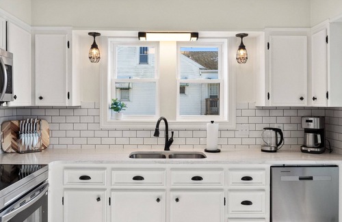 Shenandoah Cabaña | B & W Cottage