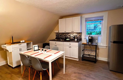 The Hill Apartamento | B1- Walk to YALE Hospital 3