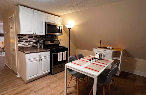 The Hill Apartamento | B1- Walk to YALE Hospital 3