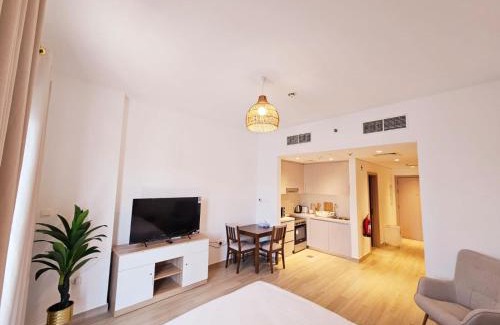 Abu Dhabi Apartamento | B11 Comfy Studio With Canal and Pool View