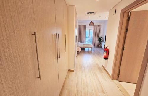 Abu Dhabi Apartamento | B11 Comfy Studio With Canal and Pool View