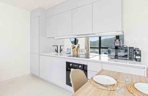 Cay Bay Apartamento | B253 - Incredible Top Floor Lagoon Views