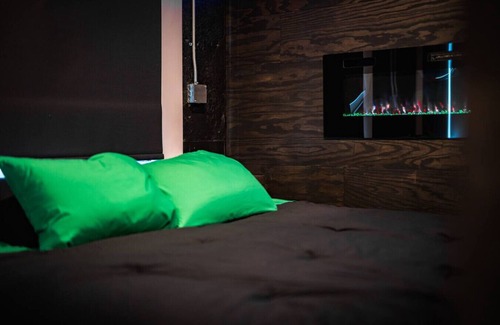 Sparta Cama Y Desayuno | Artsy, unique micro-hotel suite at b3experience, Suite 2: Brain King Suite