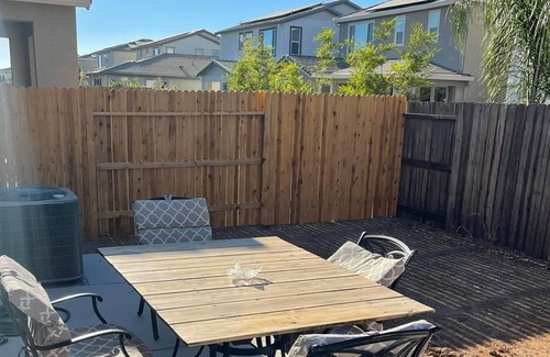 Roseville Casa | B4- Cozy room with private bathroom at west park