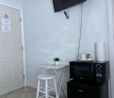 Little Havana Casa | B5 Best Value on Private Bedroom with Private Bathroom in Little Havana, Miami