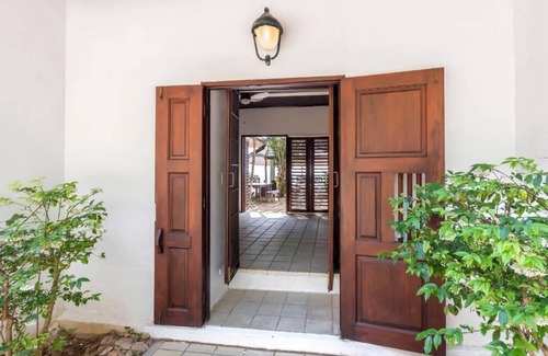 Rawai Villa | Baan Khunying – Secluded Phuket Beachfront Villa