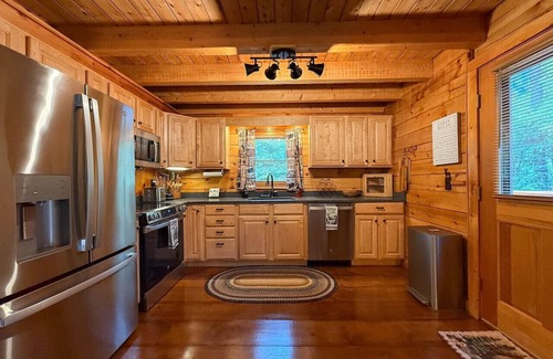 Conway Apartamento | Babbling Brook | Modern Cabin with Pond Access