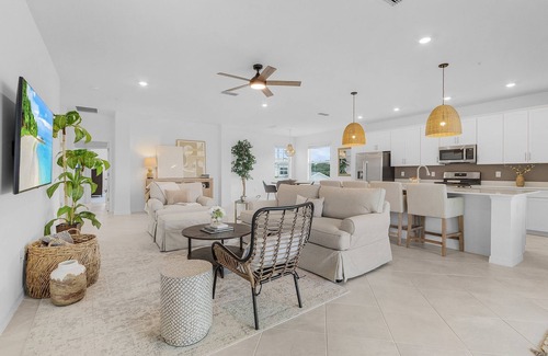 Punta Gorda Casa | Babcock National Coach. Crisp, Elegant and Serene.