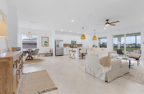Punta Gorda Casa | Babcock National Coach. Crisp, Elegant and Serene.