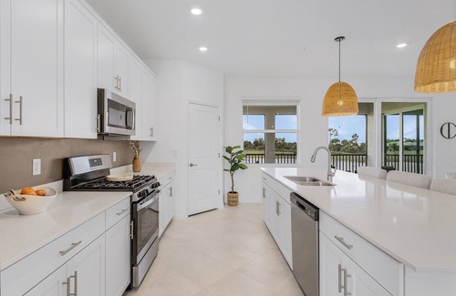 Punta Gorda Casa | Babcock National Coach. Crisp, Elegant and Serene.