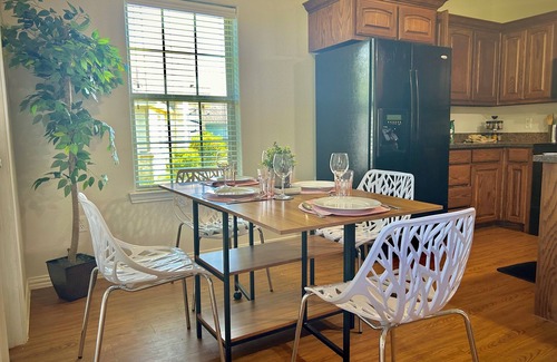 Calera Casa | Babe Cave, 2 king beds, great, quiet location, near Choctaw Casino & Lake Texoma