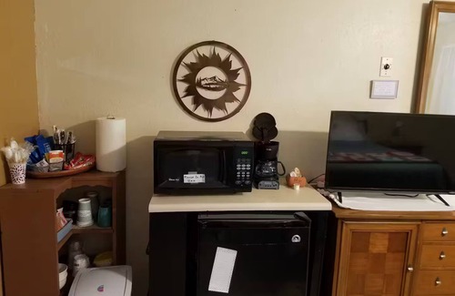 Cottonwood-Verde Village Apartamento | Babe's Garden, Private entrance w/ Private Bath